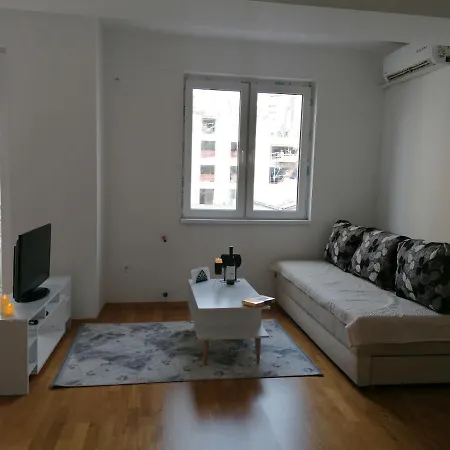 Sarah - Apartment *