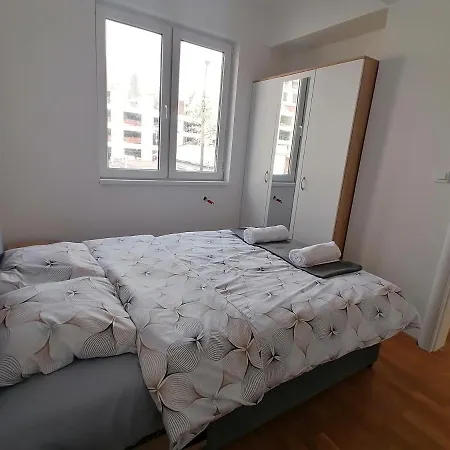 Sarah - * Skopje
