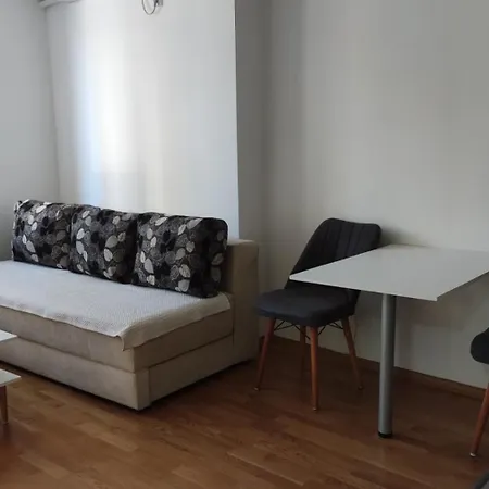 Sarah - Apartment